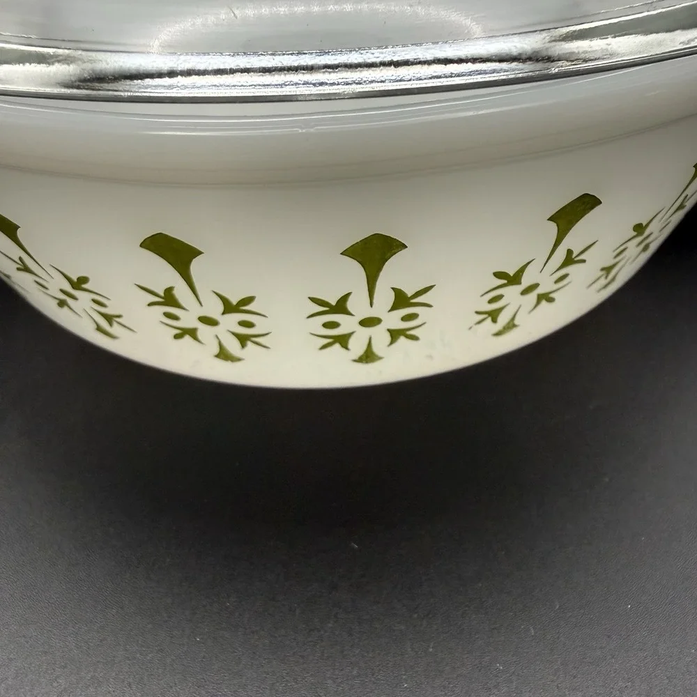 Vintage Mid Century‎ Modern Glasbake Milk Glass Green Pinwheel 2QT Casserole/Lid